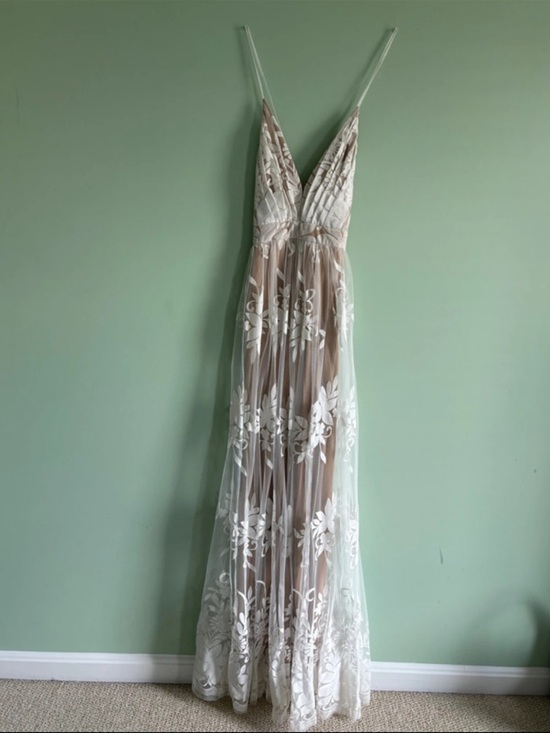 Windsor Dresses & Skirts - Windsor White Floral Lace Maxi Dress with Nude Lining